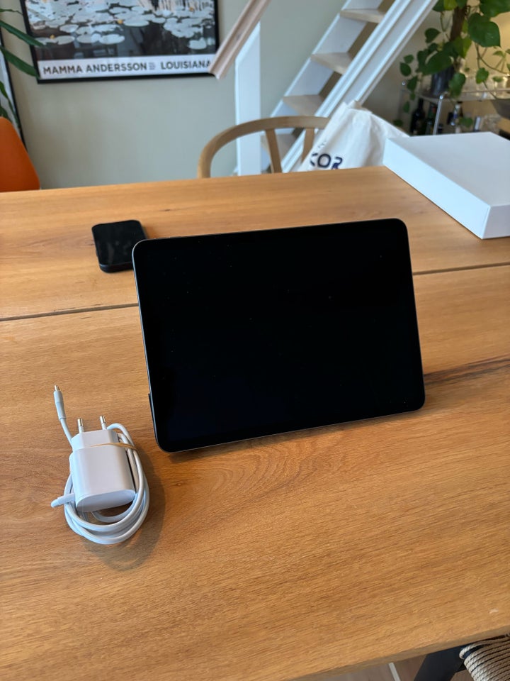 iPad Air 4, 64 GB, sort