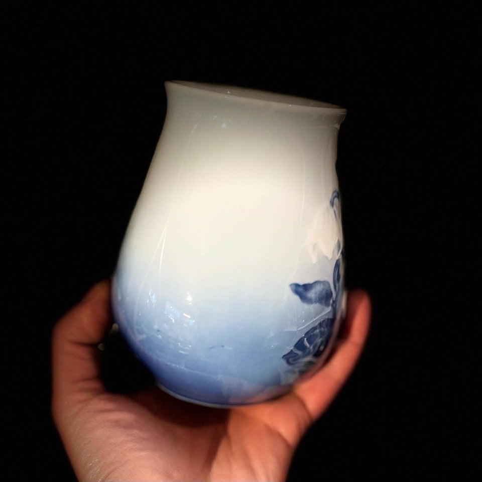 Porcelæn vase med juleroser  Bing