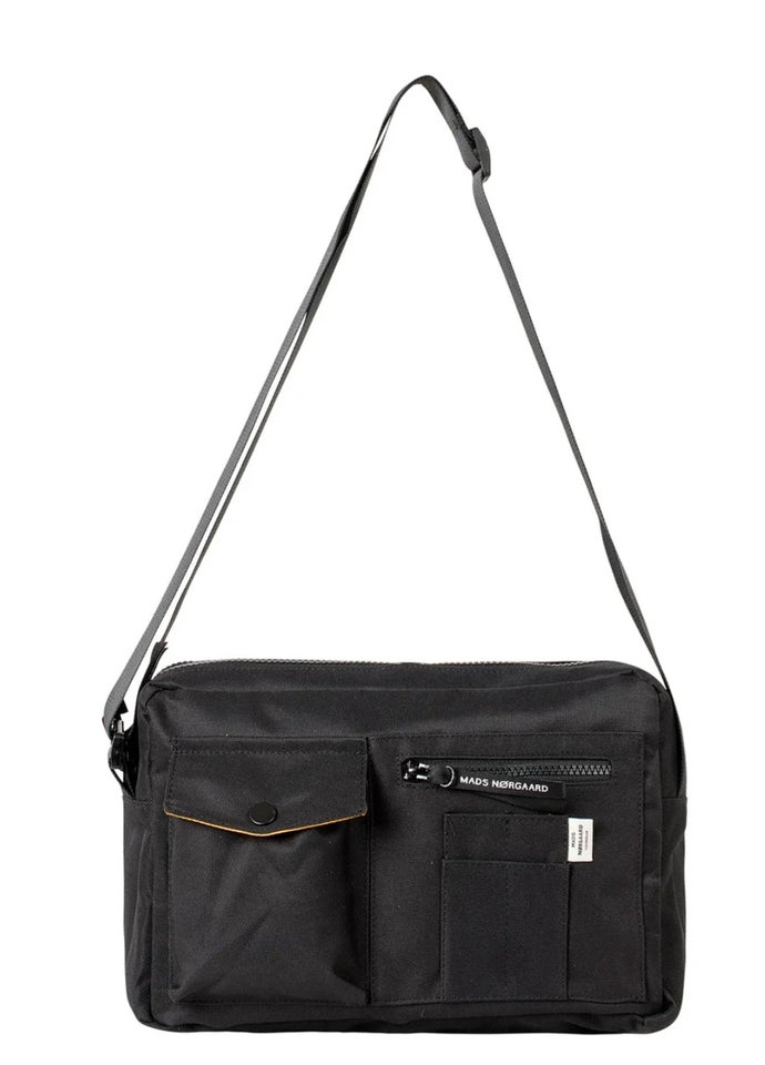 Crossbody, Mads nørgaard