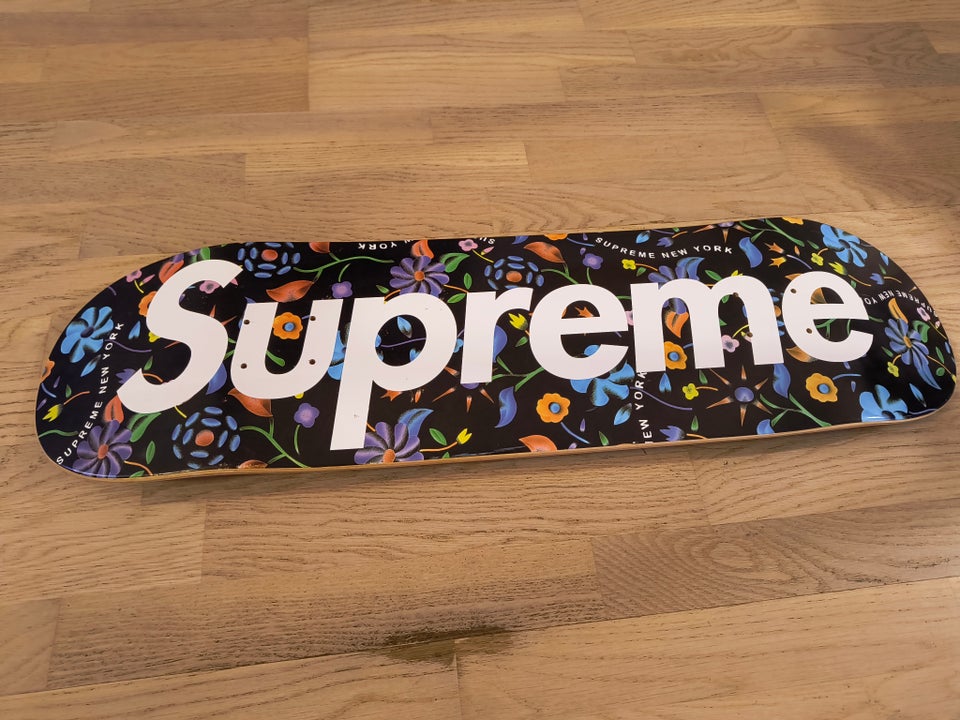 Skateboard, Supreme