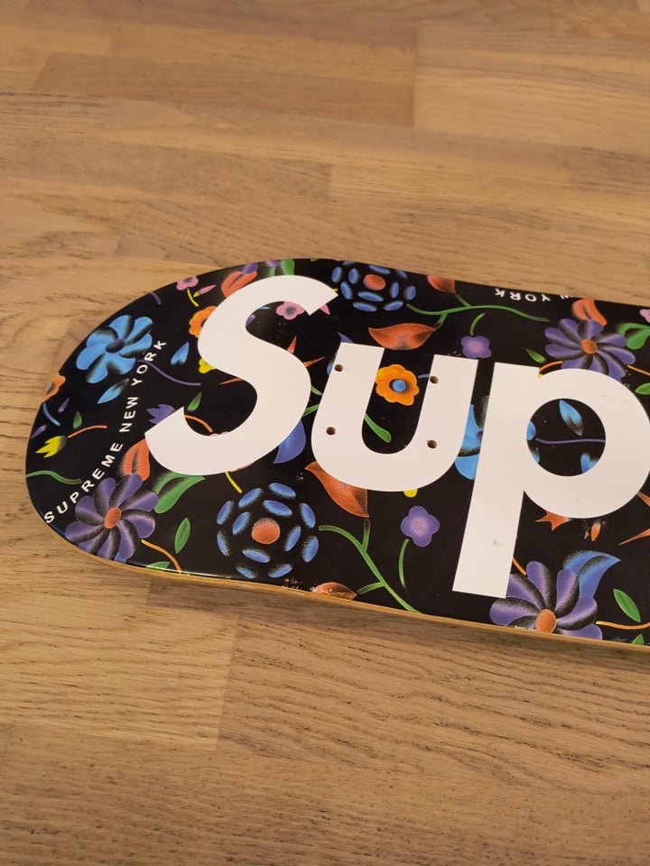 Skateboard, Supreme