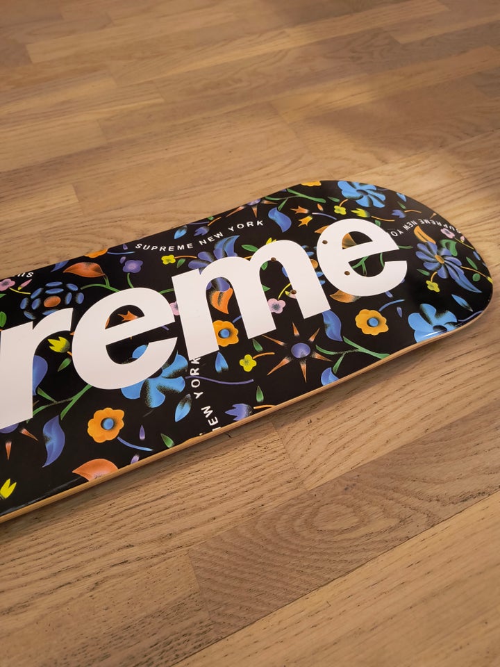 Skateboard, Supreme