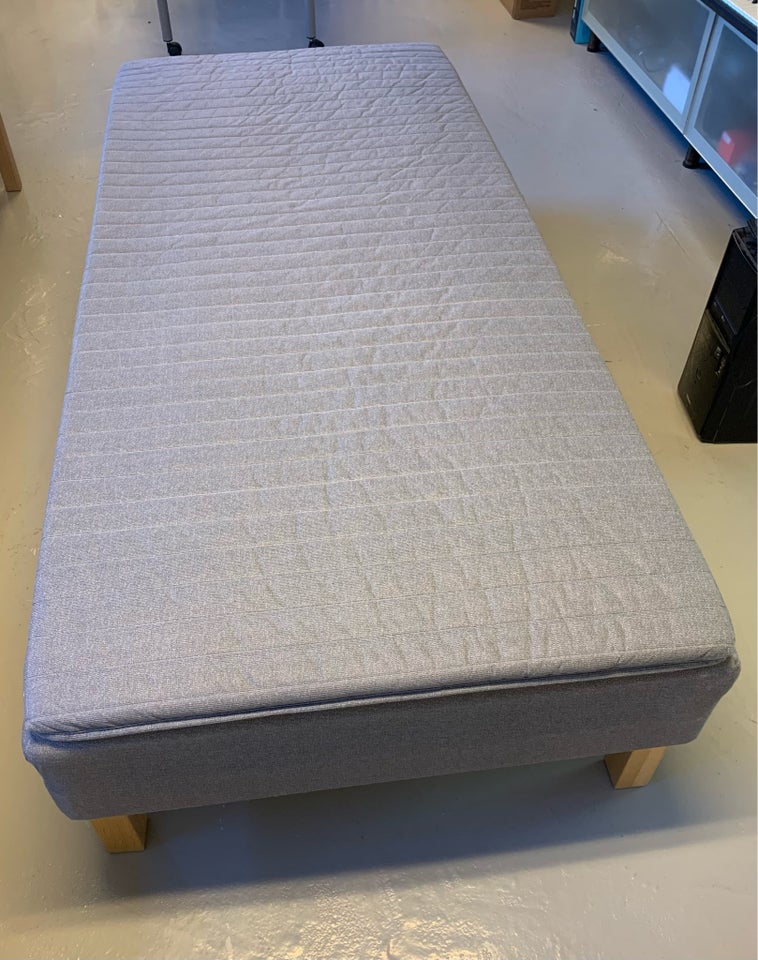 Enkeltseng, Ikea, b: 90 l: 200