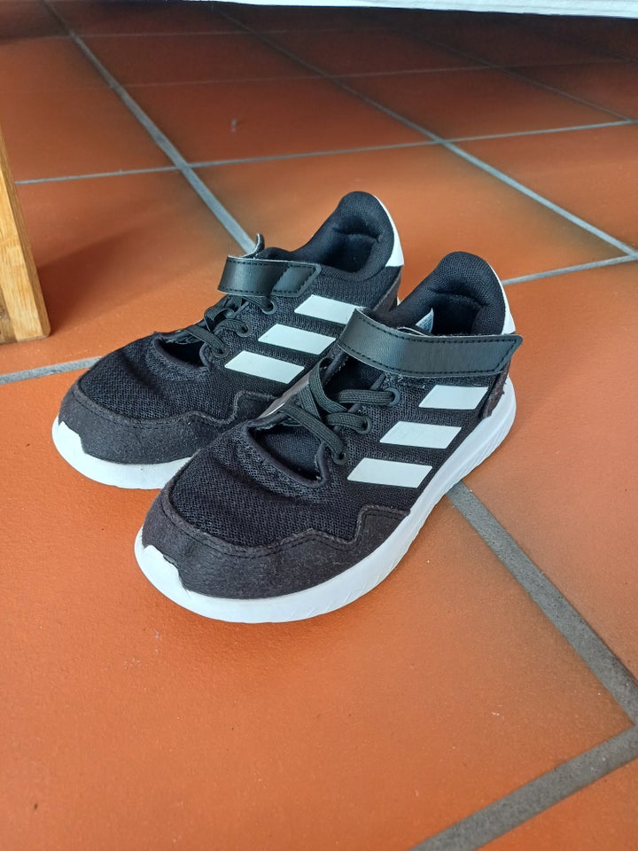 Sneakers str 33 Adidas