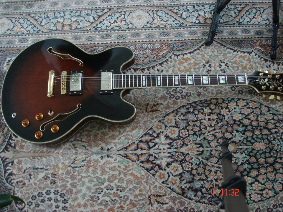 Halvakustisk, Epiphone Sheraton