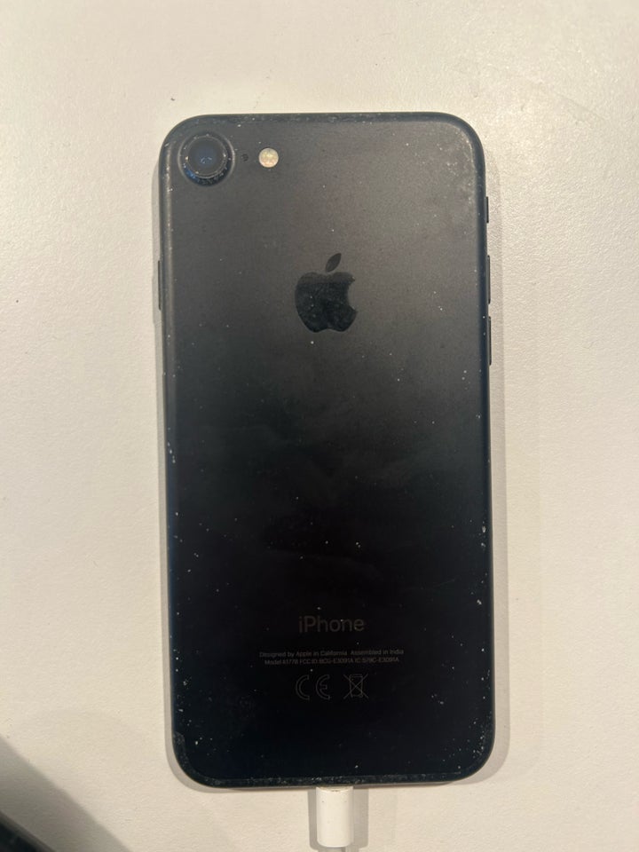 iPhone 7, 128 GB, sort