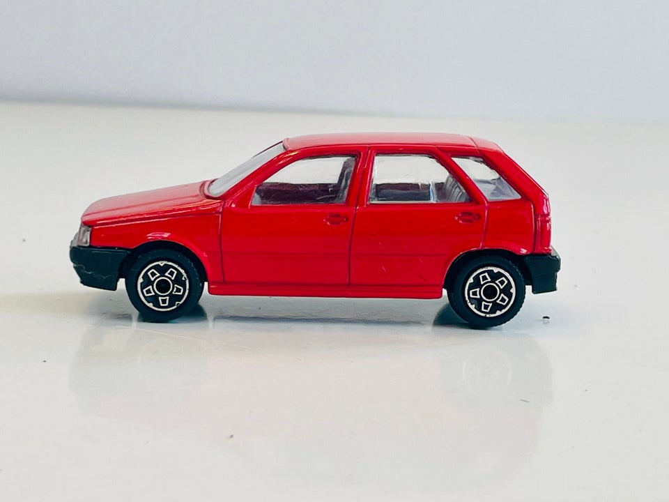 Modelbil, Bburago Fiat Tipo, skala