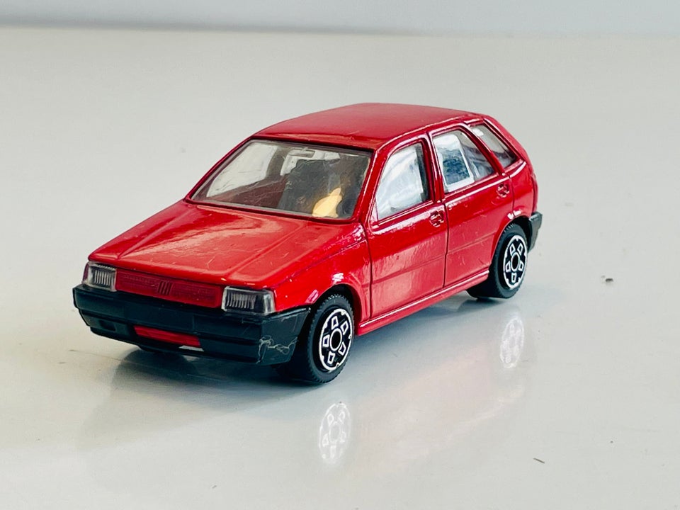 Modelbil, Bburago Fiat Tipo, skala