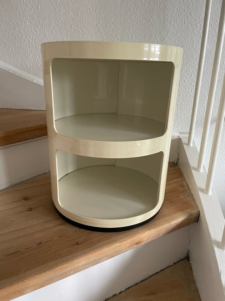 Kartell sengebord, Kartell