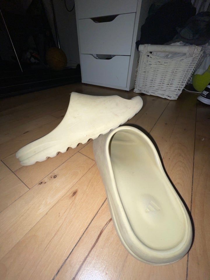 Sandaler Yeezy str 39