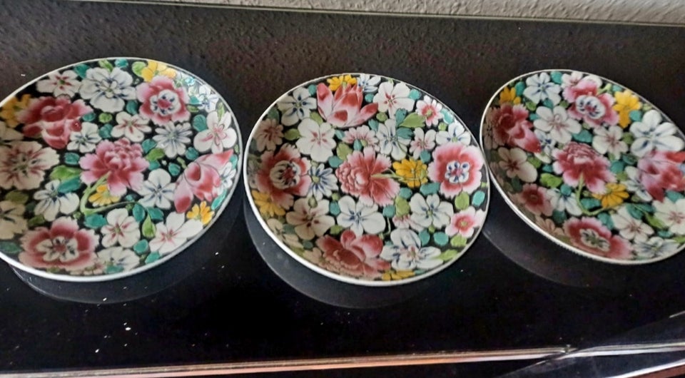 Porcelæn, 3 små tallerkener,