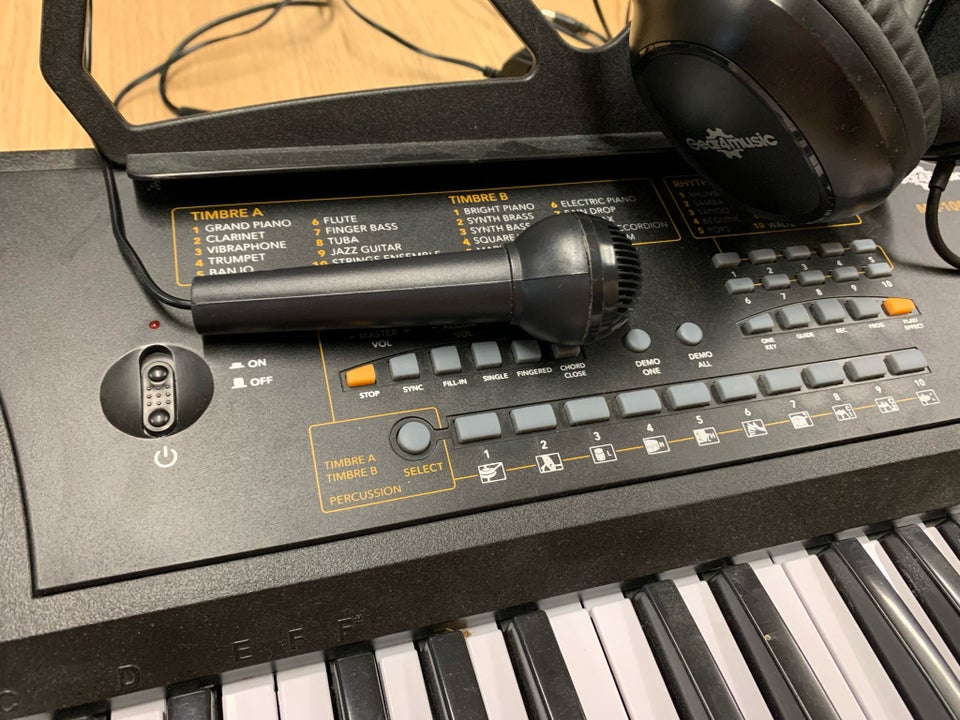 Keyboard, Gear4Music MK-1000