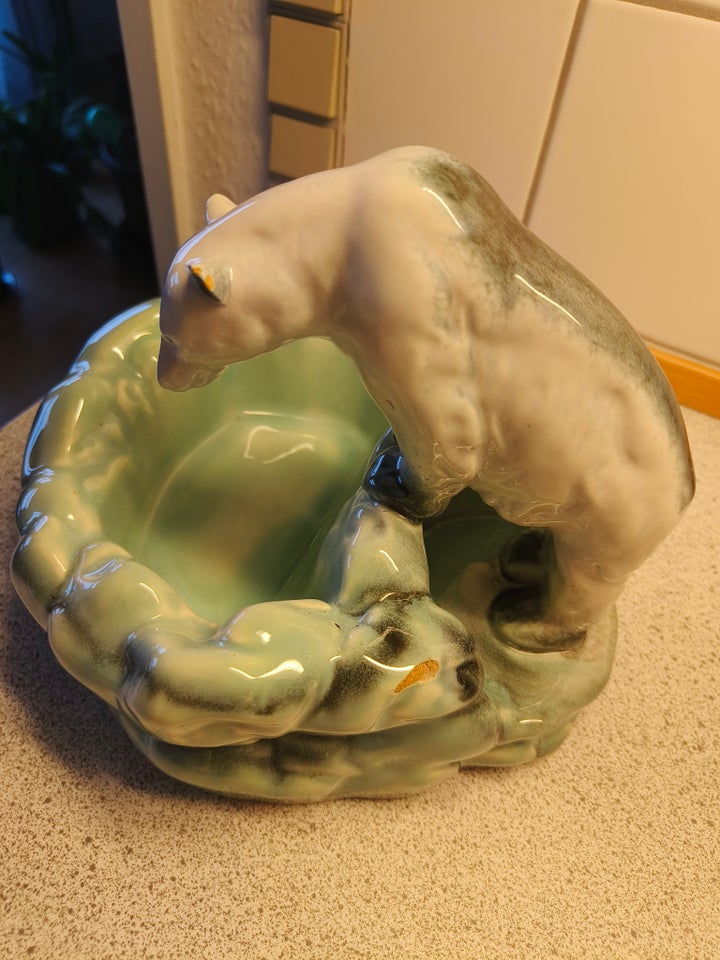 Porcelæn, Isbjørn med skål