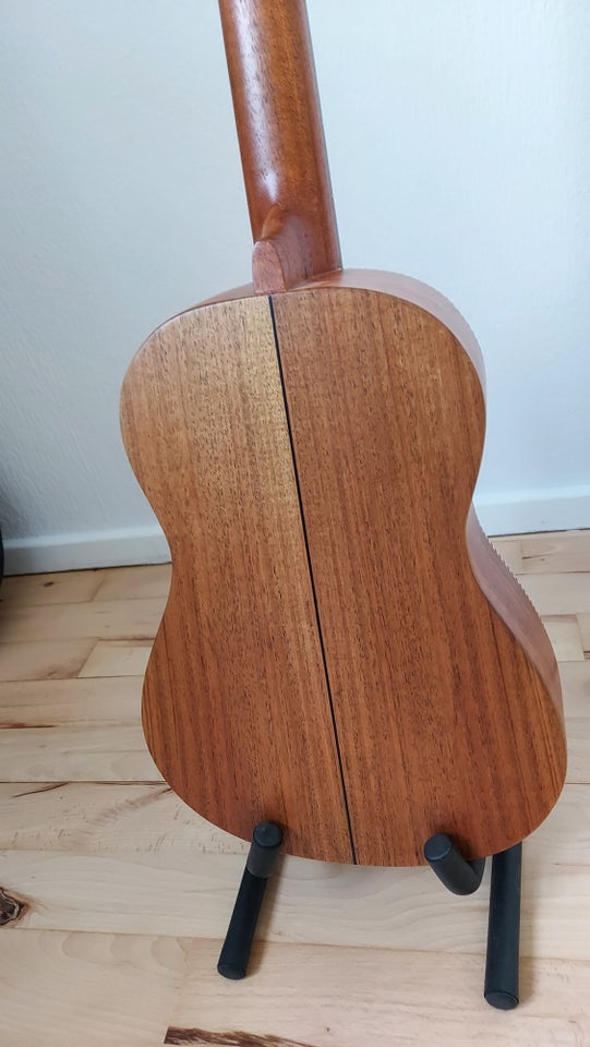 Bariton ukulele, Antonio Pinto de