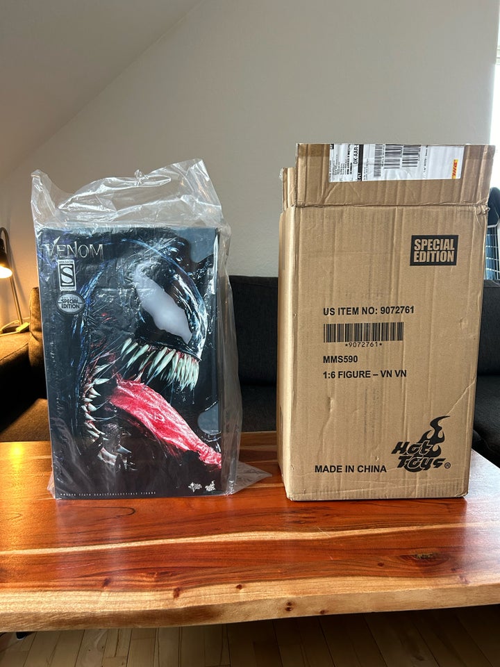 Hot Toys MMS590 Movie Venom