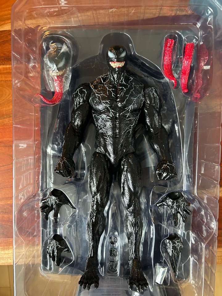 Hot Toys MMS590 Movie Venom