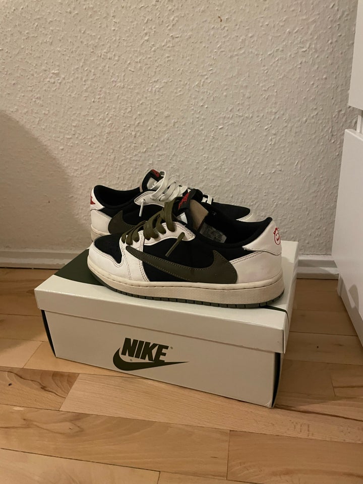 Sneakers, Jordan 1 Travis Scott