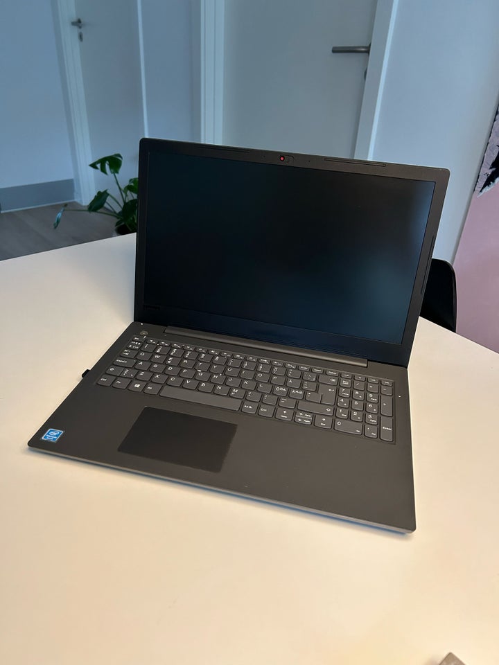 Lenovo V130-15IGM 11 GHz 4GB GB