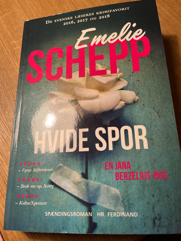 Hvide spor, Emelie Schepp, genre: