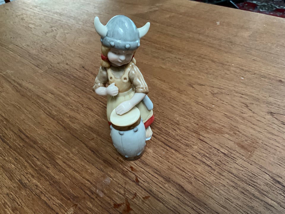 Porcelænsfigur af vikinge dame,