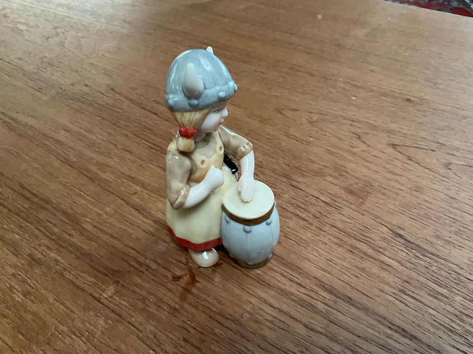 Porcelænsfigur af vikinge dame,