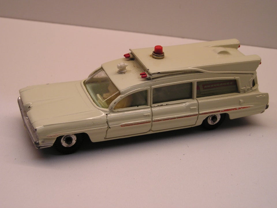 Modelbil, Dinky Ambulance, skala 1