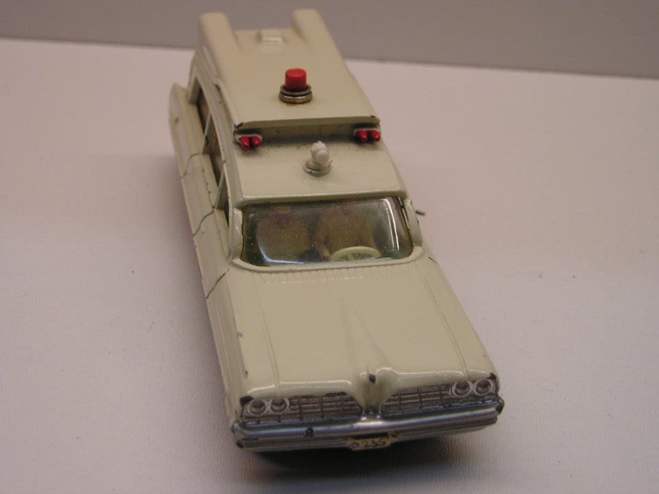 Modelbil, Dinky Ambulance, skala 1