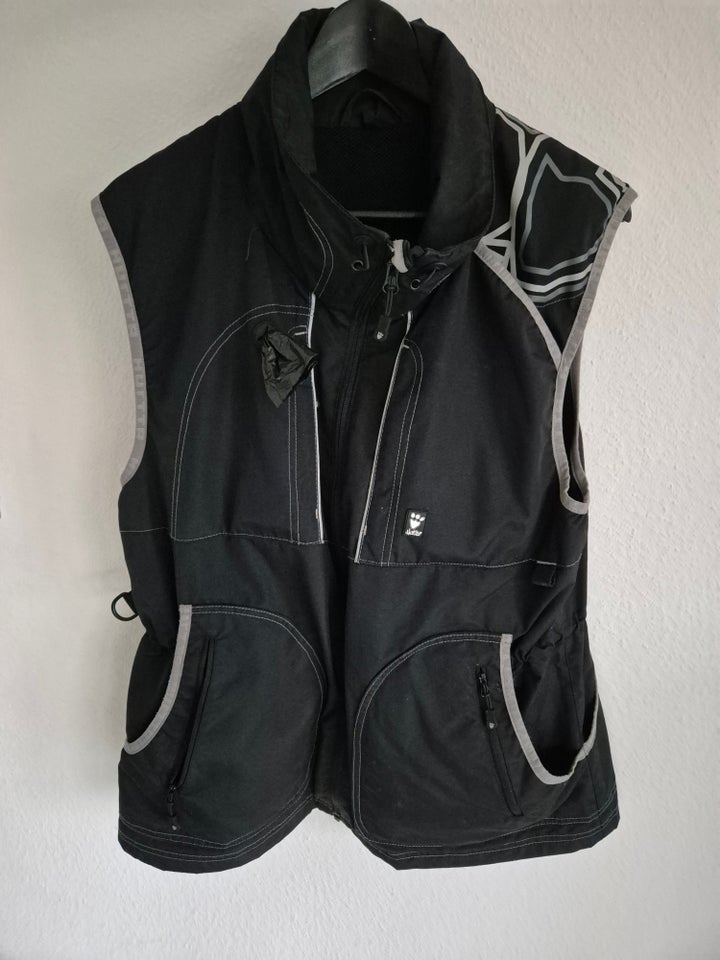 Vest, Hurtta, str. Medium