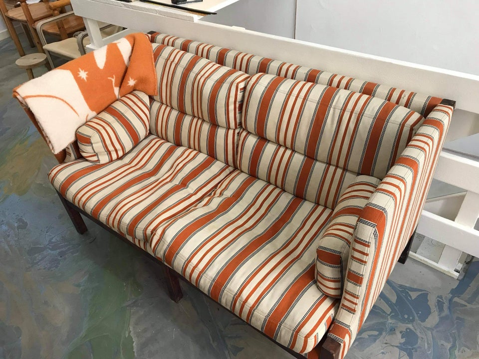 Retro orange stribet sofa