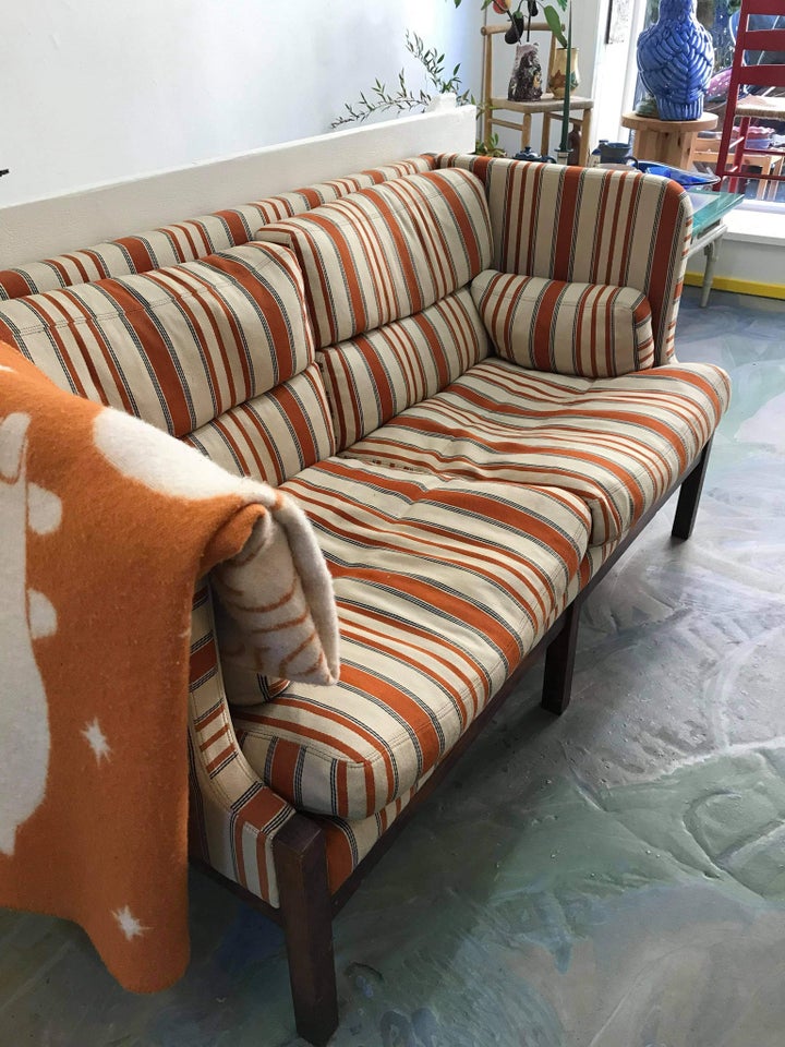 Retro orange stribet sofa