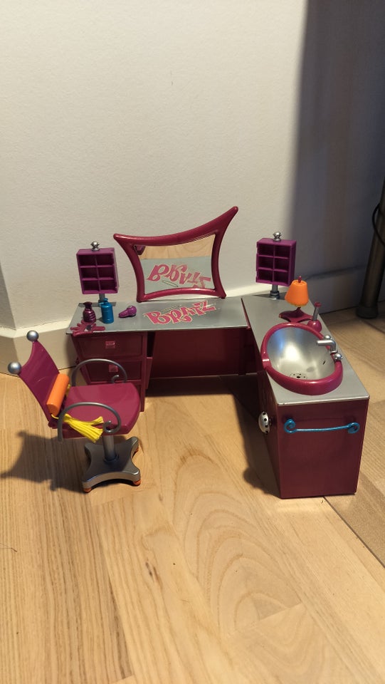 Bratz, Salon Frisør