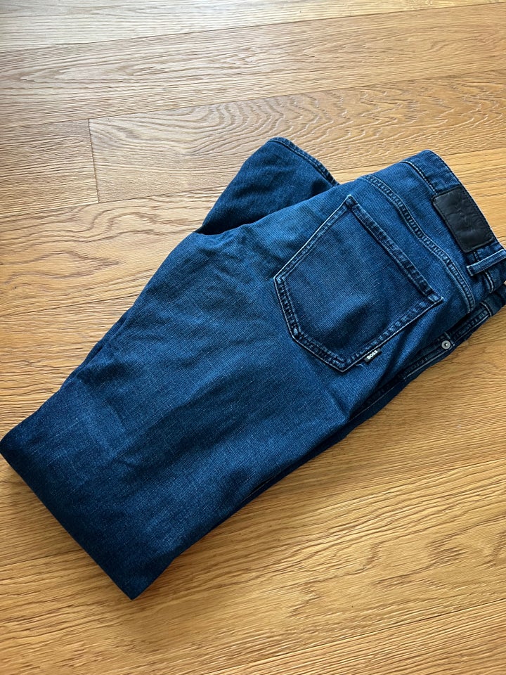 Jeans, Boss, str. 33