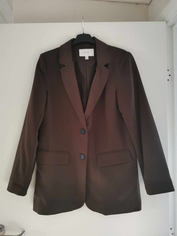 Blazer, str. 38, Vila