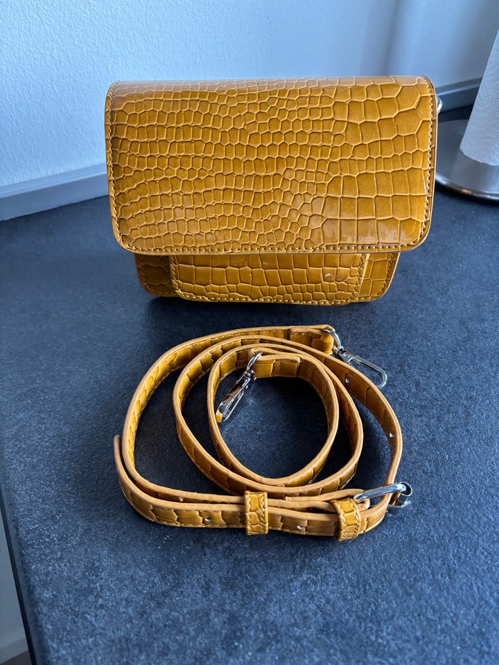 Crossbody, Hvisk