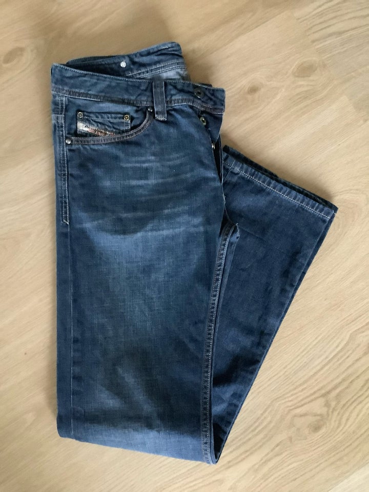 Jeans, Diesel, str. 32