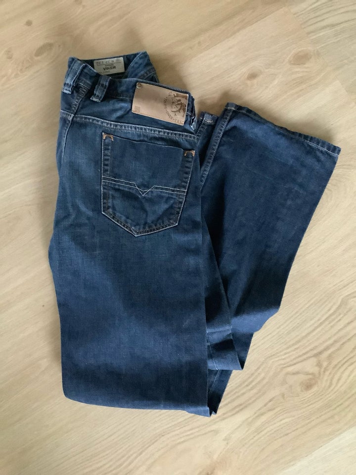 Jeans, Diesel, str. 32