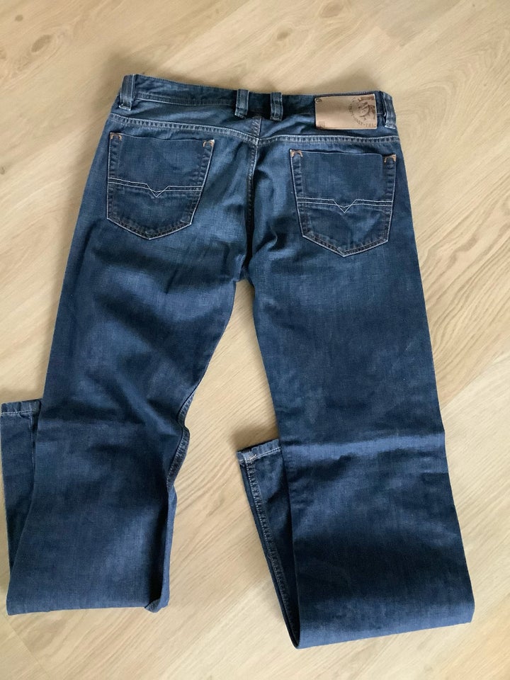 Jeans, Diesel, str. 32