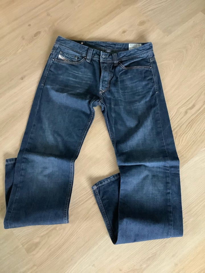 Jeans, Diesel, str. 32