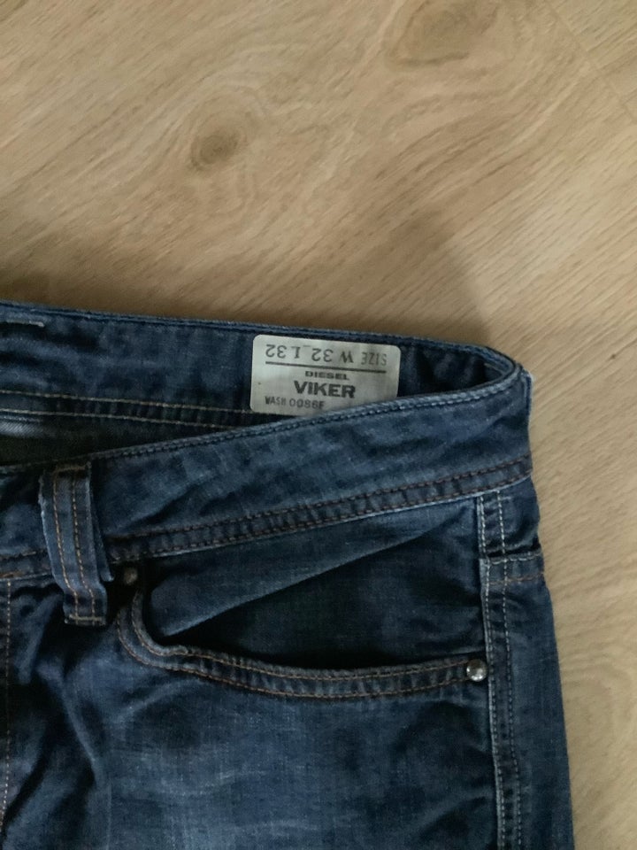 Jeans, Diesel, str. 32