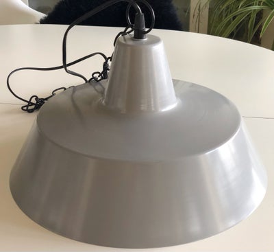 Pendel Værkstedslampe i metal