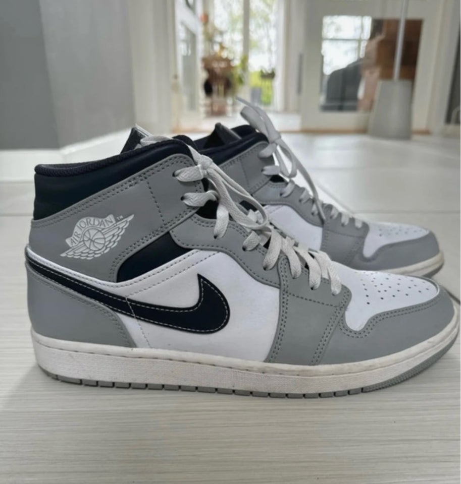 Sneakers, Nike Air Jordan 1 mid ,