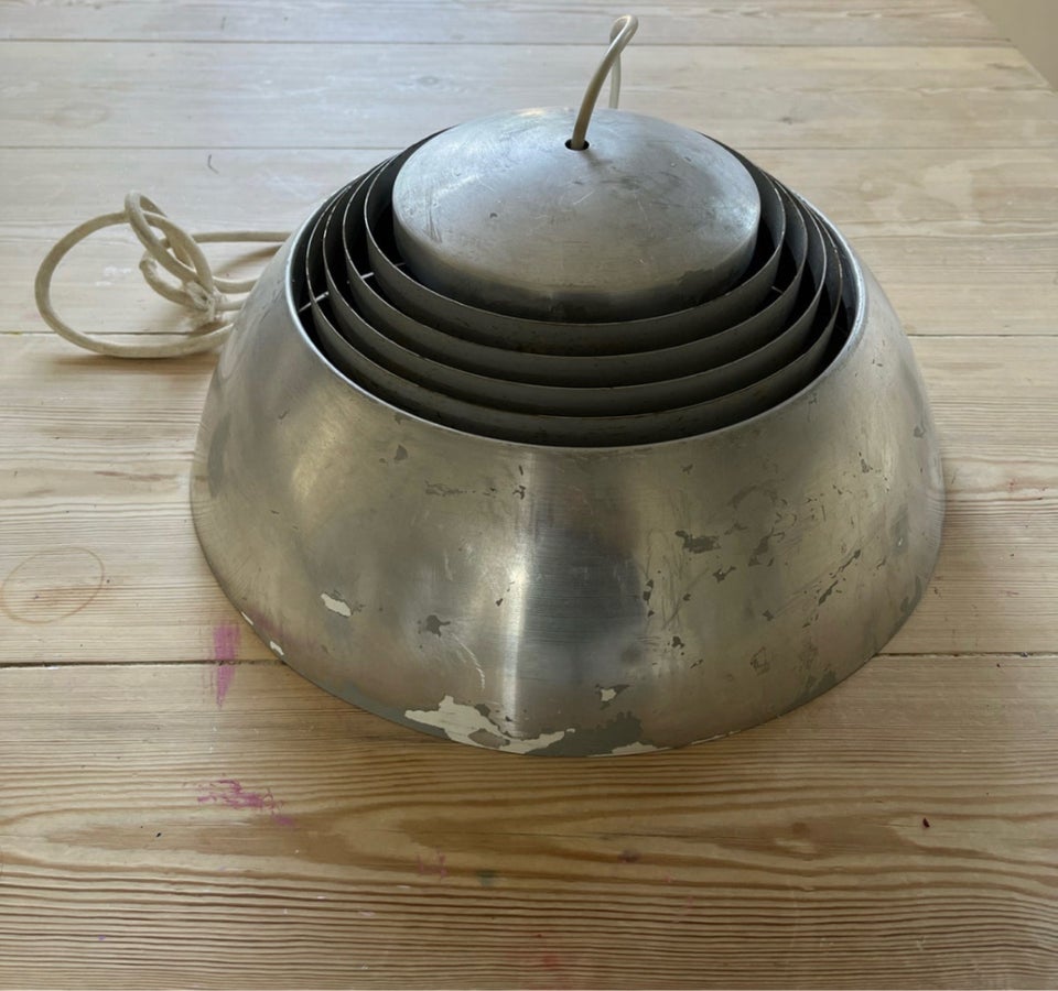 Arne Jacobsen, Lampe pendel