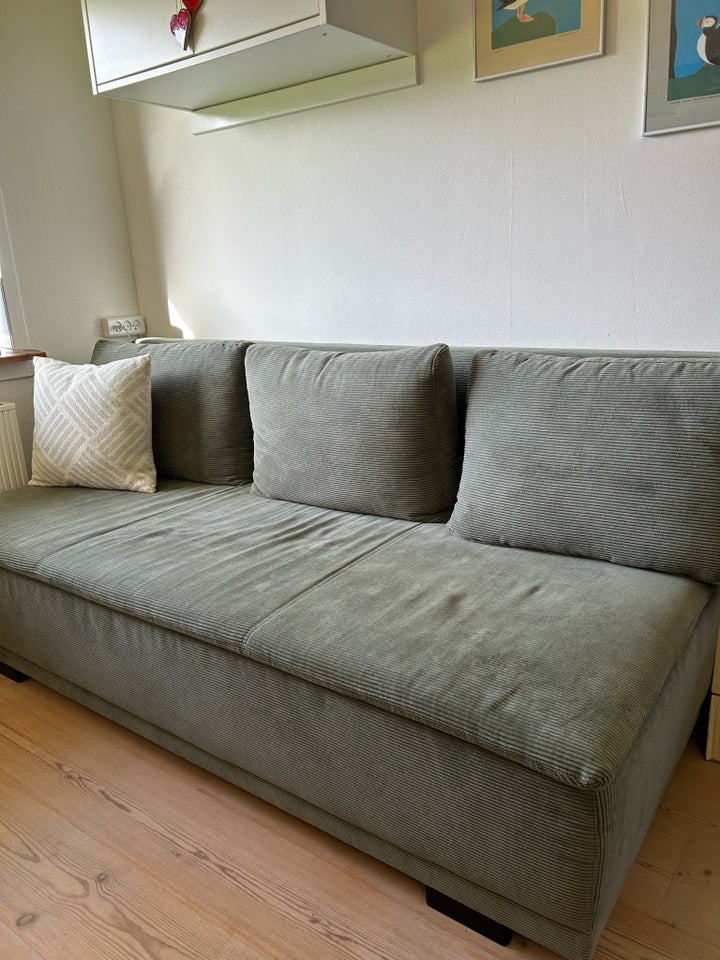 Sovesofa, b: 158 l: 197 h: 40