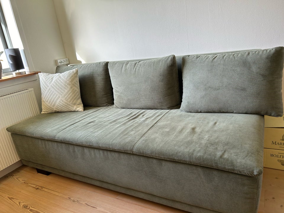 Sovesofa, b: 158 l: 197 h: 40