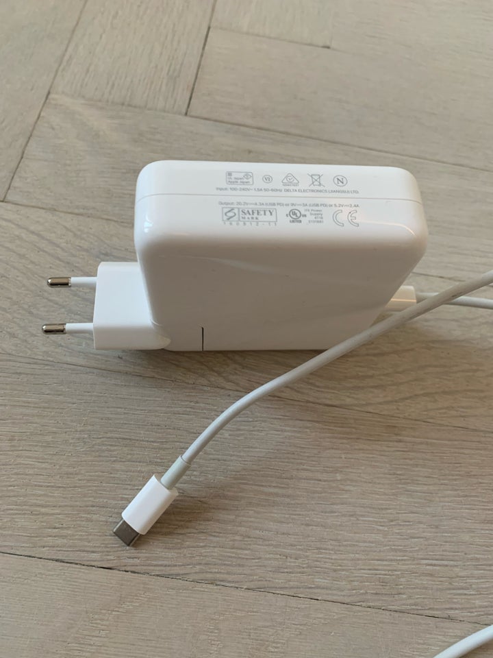 Adapter, Apple