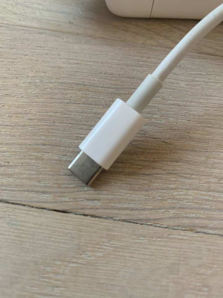 Adapter, Apple