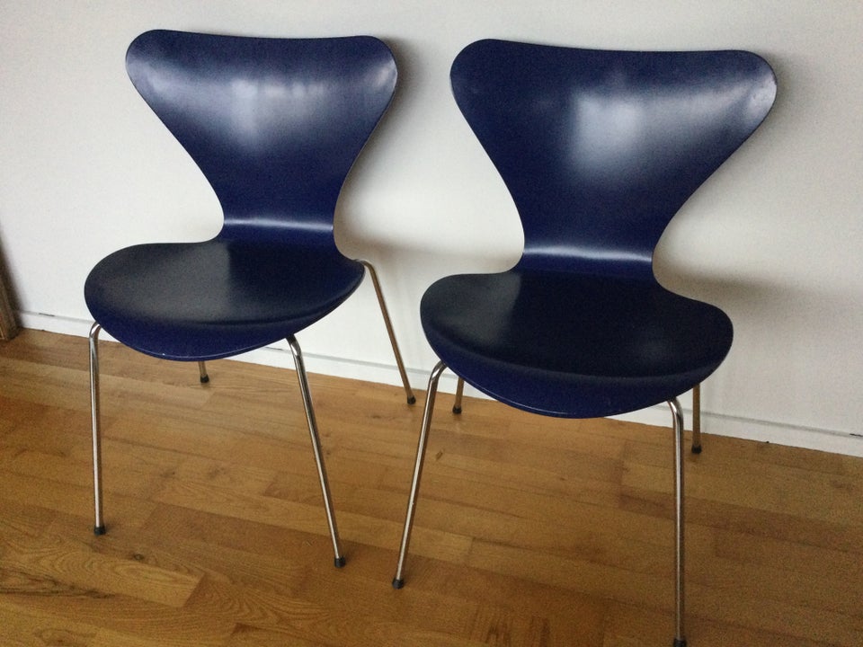 Arne Jacobsen, Syv’er 3107, Stole