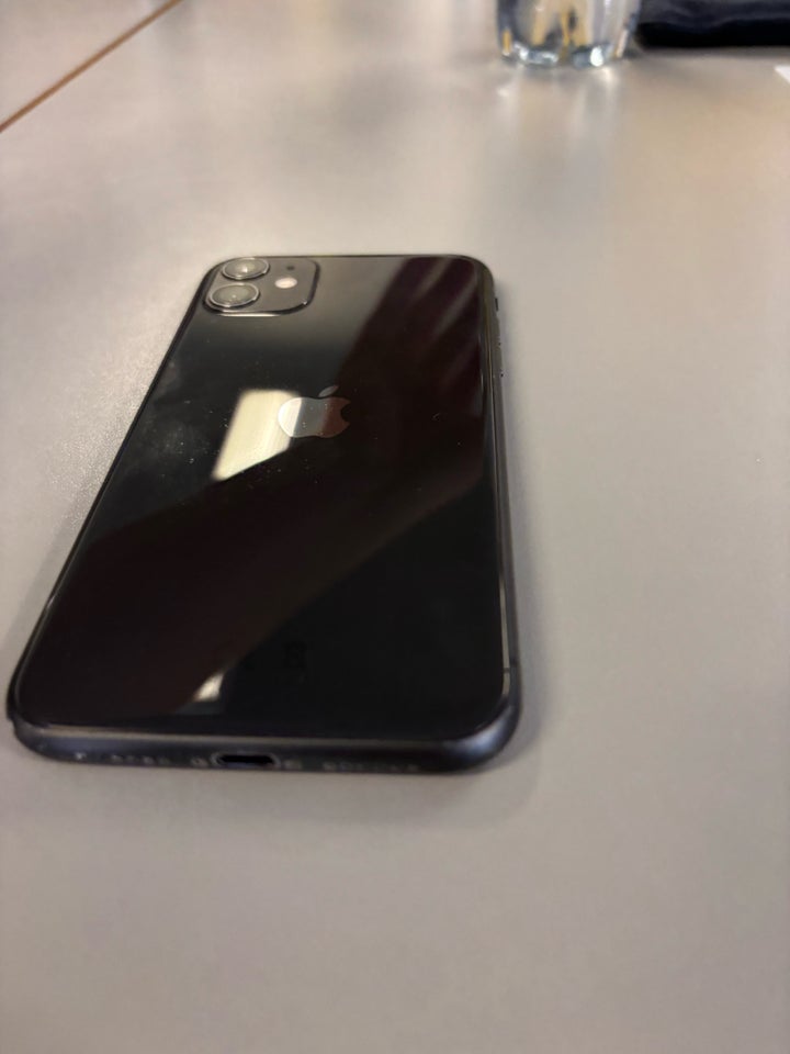 iPhone 11, 128 GB, sort