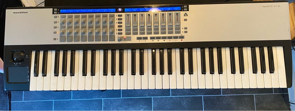 Midi keyboard Novation Remote 61