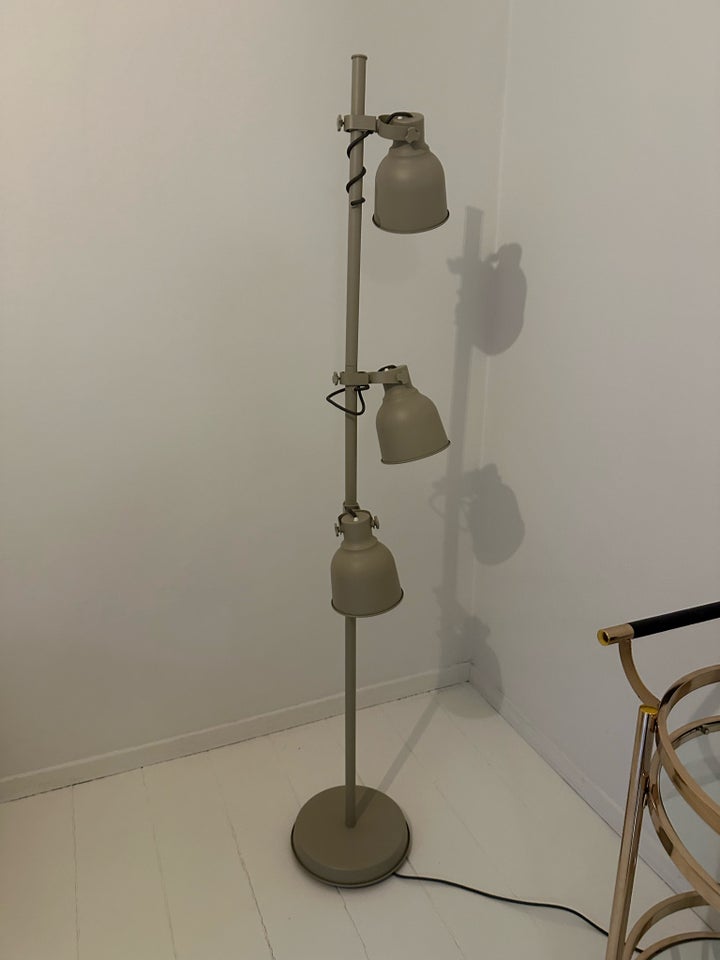 Gulvlampe, Ikea